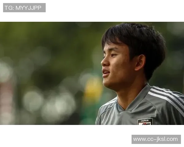 刚满18岁的小伙学驾照女友驾车送他去巴萨训练场 刚满18岁的小伙学驾照女友驾车送他去巴萨训练场