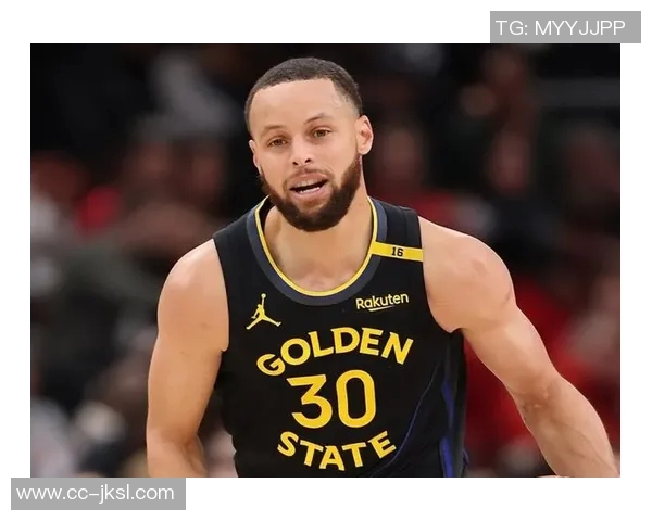 库里盛赞巴特勒训练赛表现出色攻防两端展现统治力 库里盛赞巴特勒训练赛表现出色攻防两端展现统治力