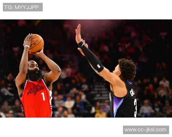 哈登状态低迷25投仅9中贡献24分6助攻6失误球队负担加重正负值惨淡6