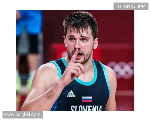 雷迪克盛赞东契奇掌控比赛节奏投进离谱球令人惊叹